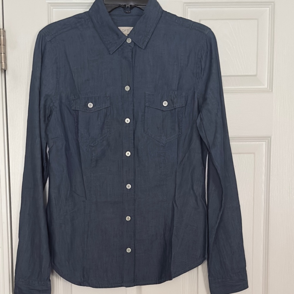 Ann Taylor LOFT Women’s Button Down Shirt Sz S Blue Chambray Long Sleeve Blouse